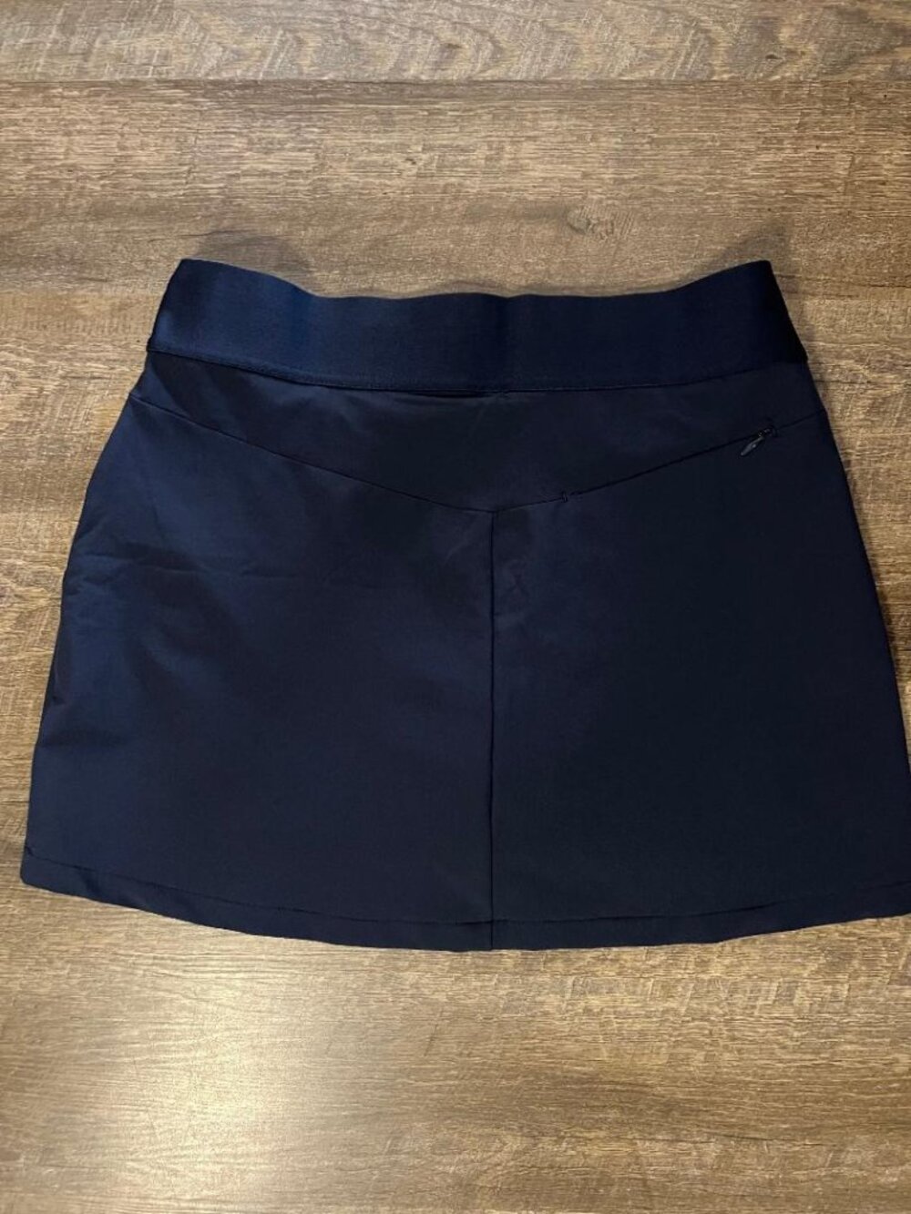 NWT Greg Noman Golf Skort- 16" length- 2 Front Pockets- Size Medium *NEW*